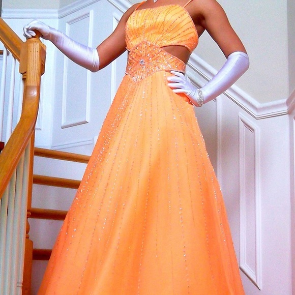 Prom gown - Picture 4 of 7